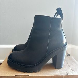 SOLD - DR. MARTENS Magdalena Black Sz US 6